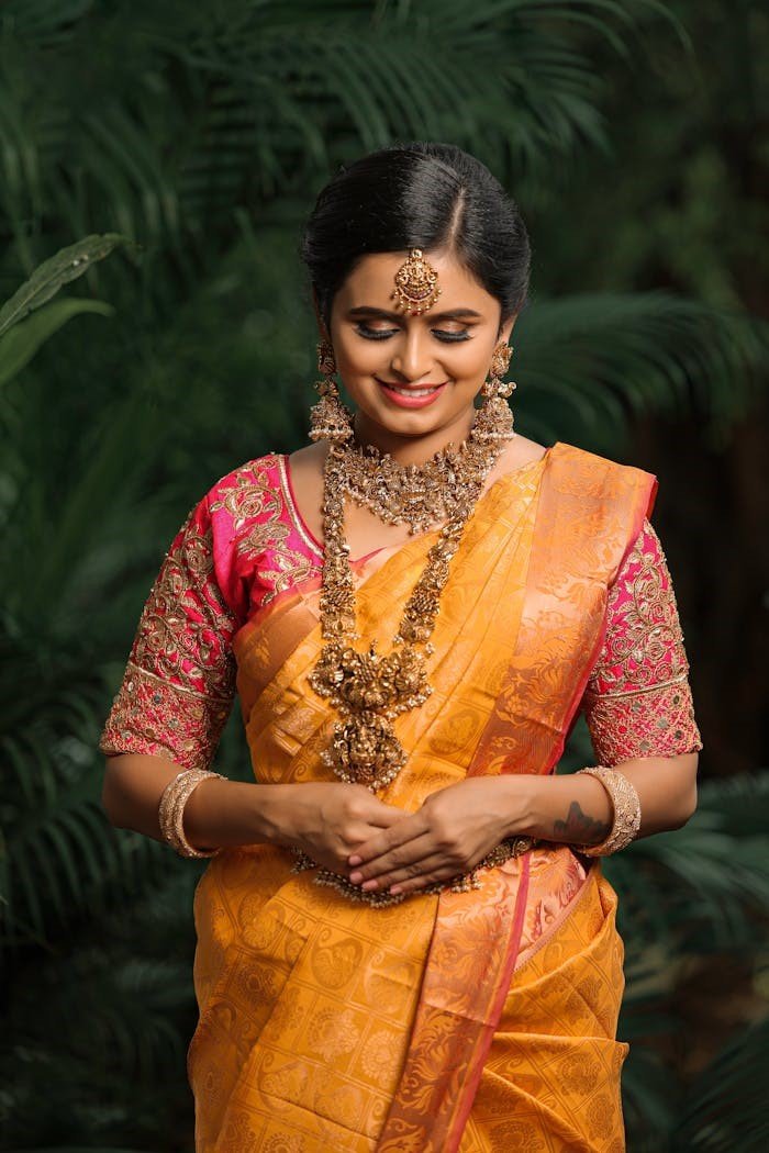 trendy clothes for women,perfect wedding sarees